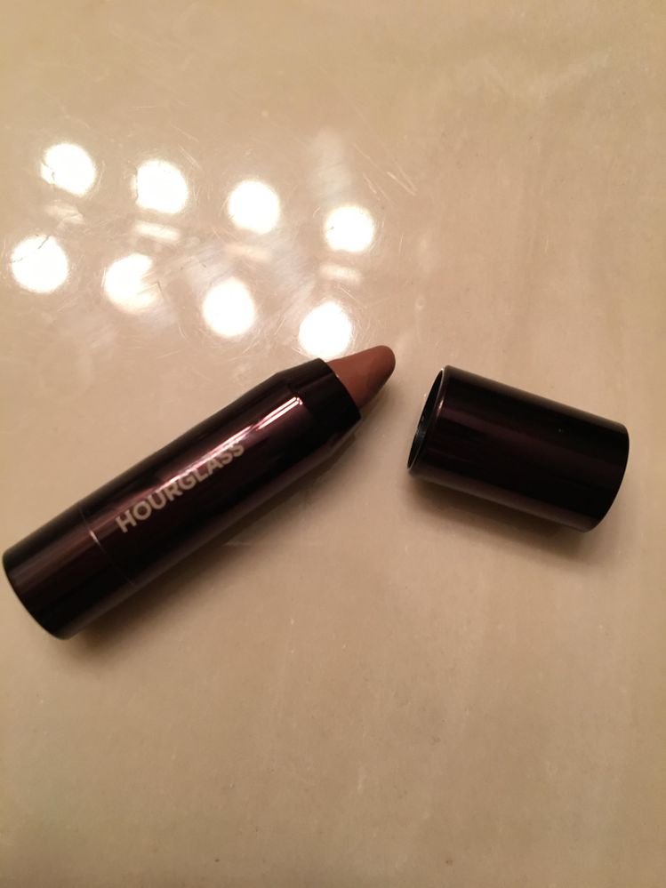Hourglass Girl Lip Stylo in the shade Influencer