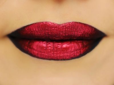 Two Toned Contoured Lip